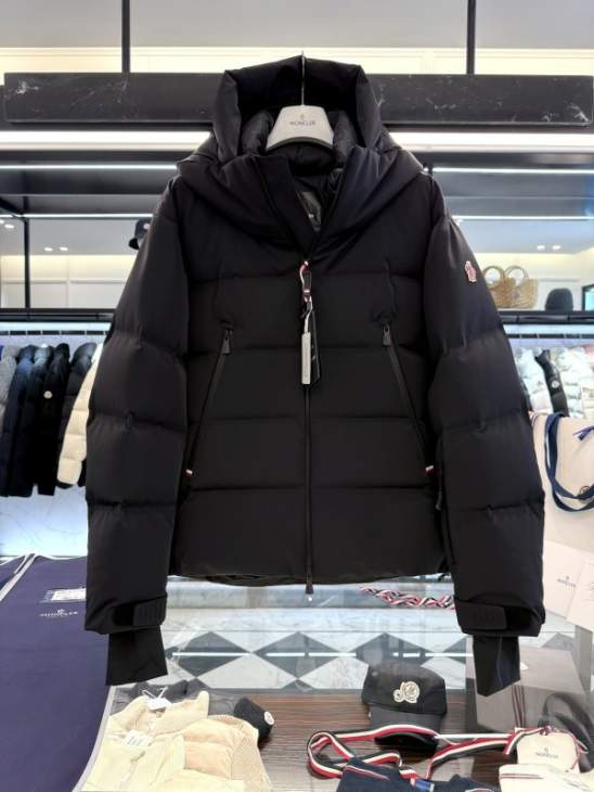 Picture of Moncler Down Jackets _SKUMonclersz1-526yr36236922
